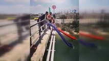 Çocukların Sulama Kanalındaki Tehlikeli Eğlencesi
