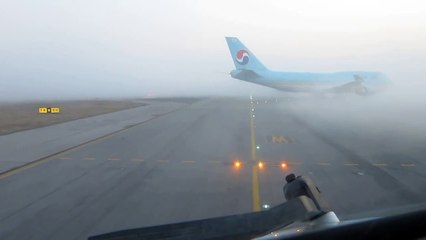 Atterrissage d'un avion sans rien voir en mode automatique !!