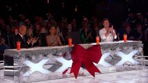 Heidi Klum Sings 'Santa Baby' With Sal Va