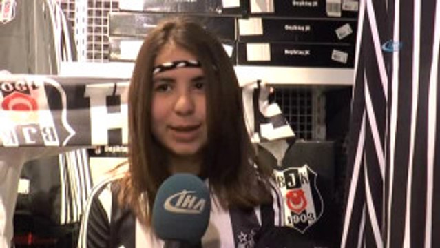 3. Yıldız Öncesi Beşiktaş Taraftarı 2 Yıldızlı Formalara Akın Etti