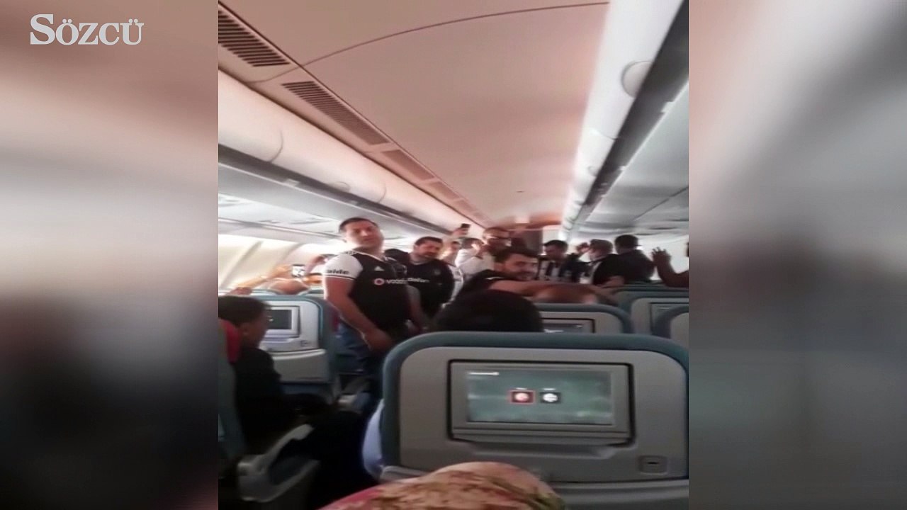 Beşiktaşlı taraftarlar uçakta coştu
