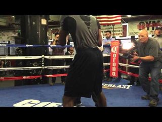 marcos bronwe working mitts EsNews Boxing