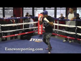 Erick Bone vs Chris Algieri Check out erick working!!! esnews boxing