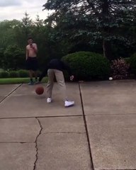 LeBron James Jr donne la leçon à des gamins de son quartier