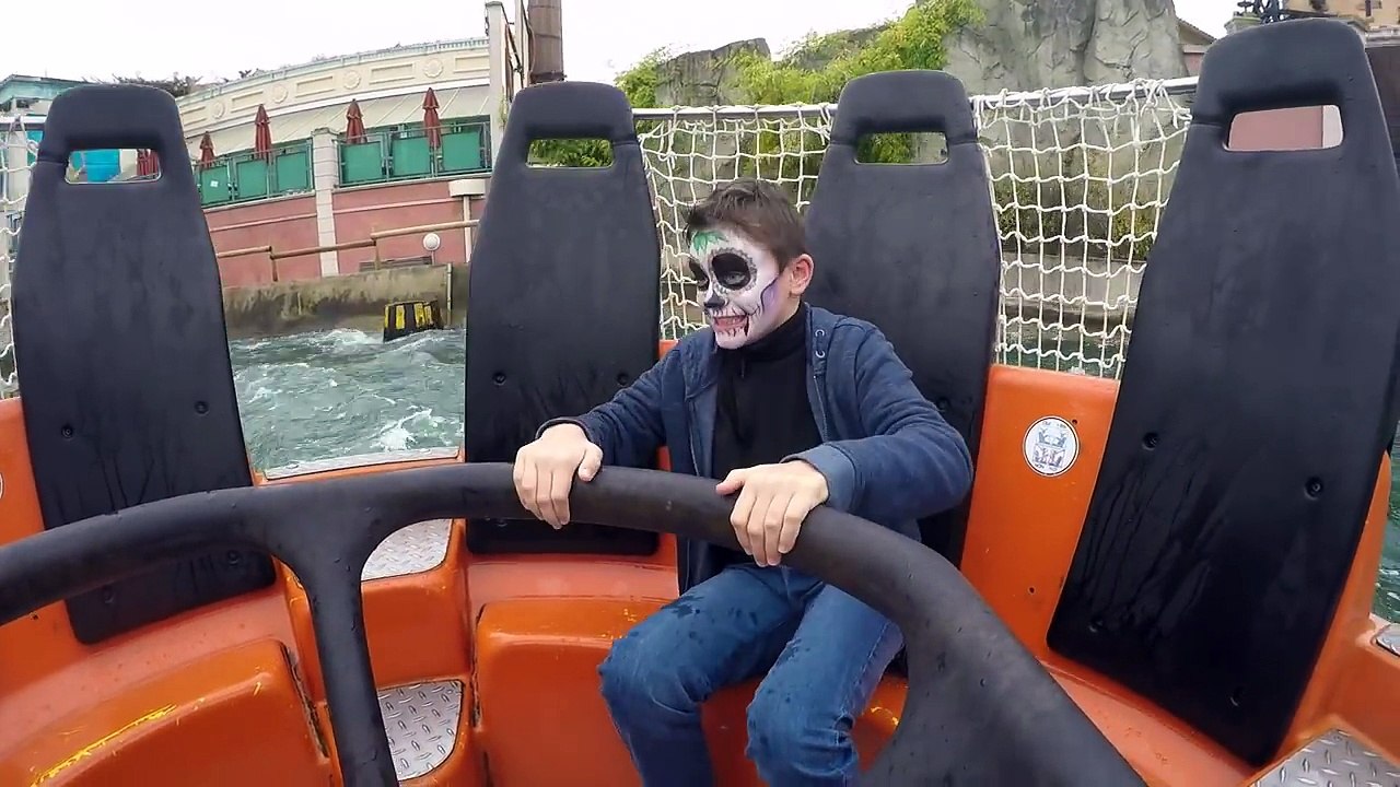 VLOG - COMPLÉTEMENT TREMPÉS dans Romus et Rapidus - Parc Astérix Attraction Aquatique