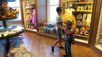 VLOG - ROOM TOUR & HÔTEL TOUR à DISNEYLAND PARIS