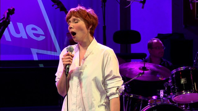 Onhe Dich et Tomorrow par Isabelle Georges - 42e Rue et Tomorrow par Isabelle Georges - 42e Rue