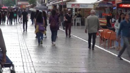 Izmir Sağanak Yağış Izmirliler'i Hazırlıksız Yakaladı