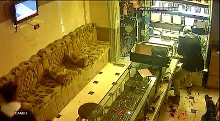 شاهد قتل صاحب محل دهب بوحشية لسرقته