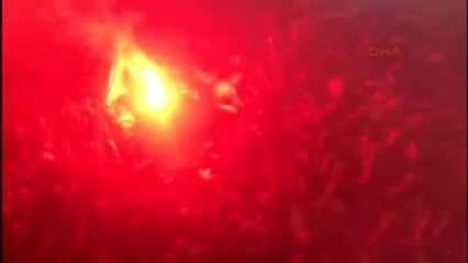 Beşiktaşlı Taraftarlar Çarşı'da Şampiyonluğu Kutluyor