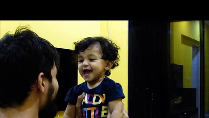 Un papa rase sa barbe et filme la réaction de sa fille