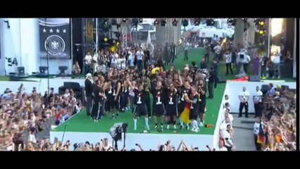 DFB-Pokalfinale Halbzeitshow BVB - Frankfurt Helene Fischer Pfiffe Buh Rufe  Pfeifkonzert