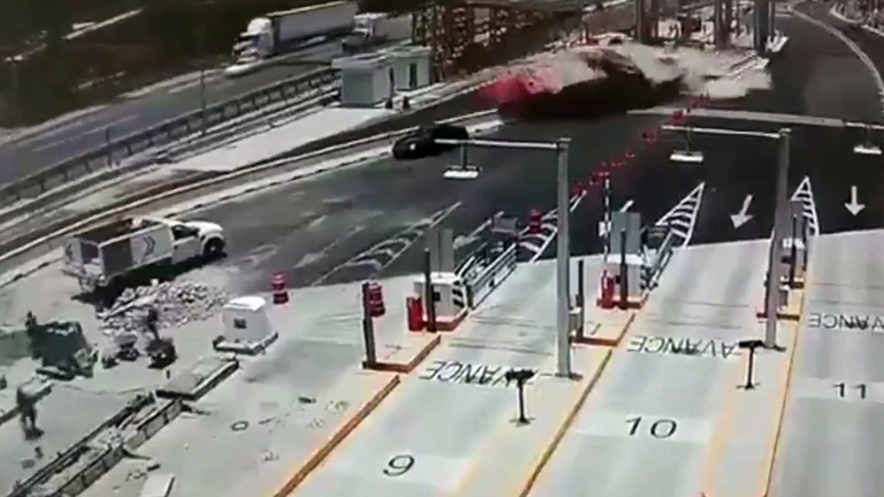 Un violent accident de camion sur une autoroute !