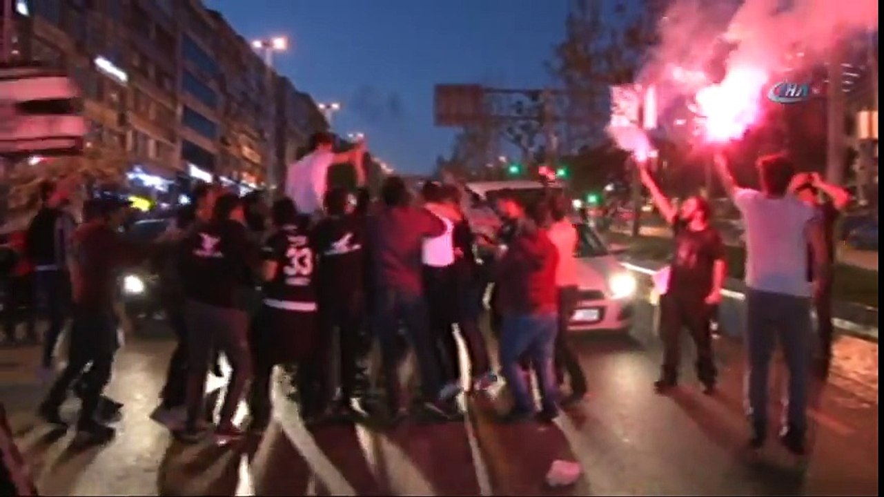 Beşiktaş Çarşı'da Şampiyonluk Coşkusu