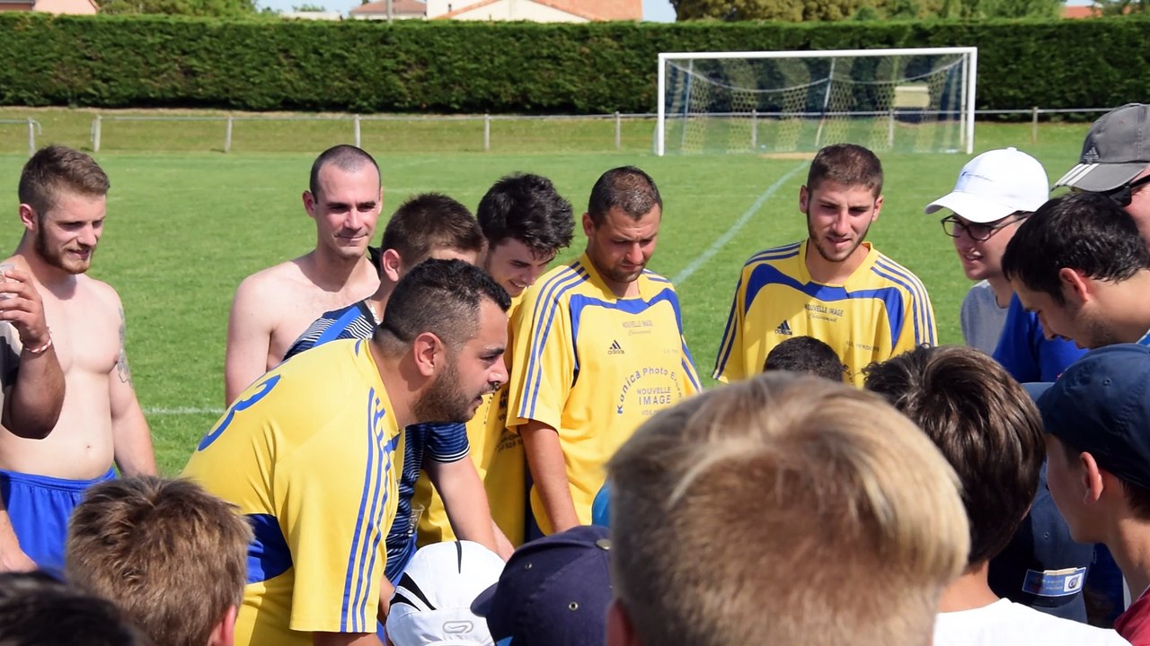 Allez allez... ohoh... entendez vous chantez, les joueurs de l'USV, pour l'amour du maillot....