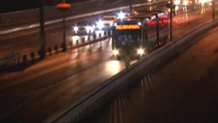 Gece Çalışmayan Engelli Asansörü Nedeniyle Gaziyi Vatandaşlar Taşıdı