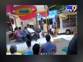 Shoe hurled at Union minister Mansukh Mandaviya in Bhavnagar - Tv9 Gujarati