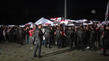 Beşiktaş'a Tesislerde Coşkulu Karşılama