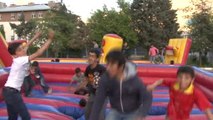 Çocuklar Hücum Etti, Şişme Oyun Parkını Devrildi