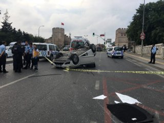 Istanbul'da Otomobil Minibüse Çarptı: 1 Ölü
