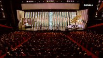 Explosion de joie de Ruben Ostlund qui remporte la Palme d'Or à Cannes - Regardez