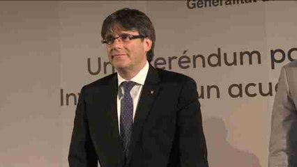Puigdemont convoca una cumbre prorreferéndum y el partido de Colau lo planta
