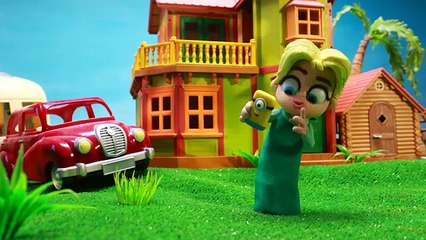 Elsa Selfie Goes Too Far! Dangerous Animal Selfie Play Doh Frozen Cartoo