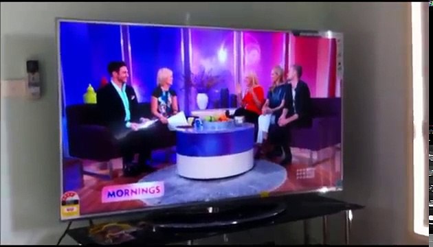 How To connect your Mobile Phone or Tablet to your TV Wirelessly using SCREEN MIRRORING