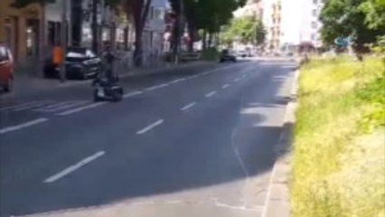 Berlin'de Bomba Yüklü Araç Alarmı