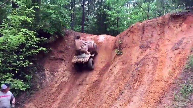 Le quad aurait pu le tuer, heureusement il s'en sort sans blessures !