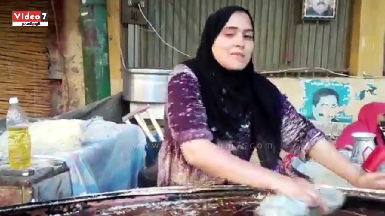 "منال" حاصلة على مؤهل عال تعمل "صانعة كنافة" وتؤكد: الشغل مش عيب