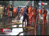 Petugas Damkar Bersihkan Terminal dan Halte Kampung Melayu