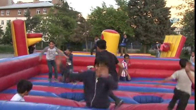 Çocuklar Hücum Etti, Şişme Oyun Parkı Devrildi