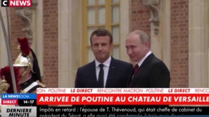Emmanuel Macron - Vladimir Poutine : Les images de leur première poignée de main (vidéo)