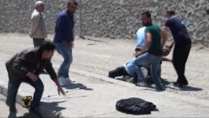 Trafik Kazası Sonrası Yumruk Yumruğa Böyle Kavga Ettiler