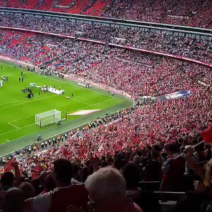 ARSENAL FANS CHANTING "ARE YOU WATCHING ARE YOU WATCHING ARE YOU WATCHING TOTTENHAM??" 