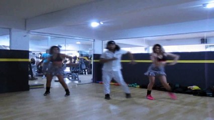 DESPACITO - LUIS FONSI FT DADDY YANKEE Coreografia -YNDIO DANÇA SHOW