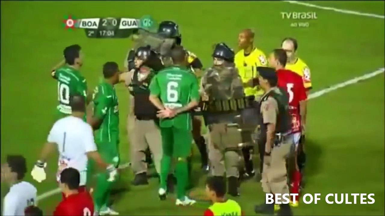 Ils pètent les plombs après un carton rouge (Football)