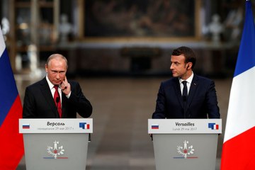 Macron fustige les médias russes "Sputnik" et "Russia Today"