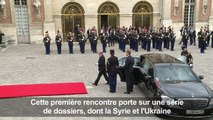 Macron reçoit Poutine en grande pompe au Château de Versailles
