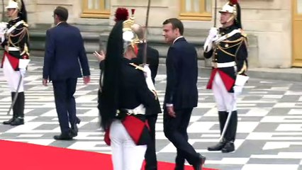 Putin é recebido por Macron para primeiro encontro