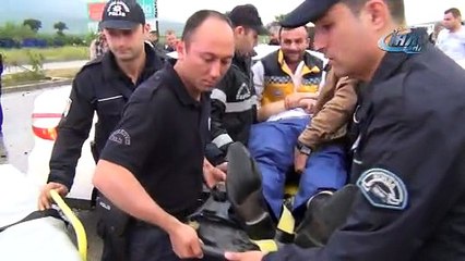 Paramparça olan araçtan sağ kurtuldu