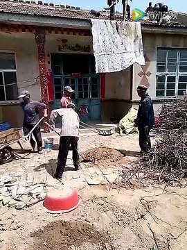 Une technique pour monter du mortier sur un toit (Chine)