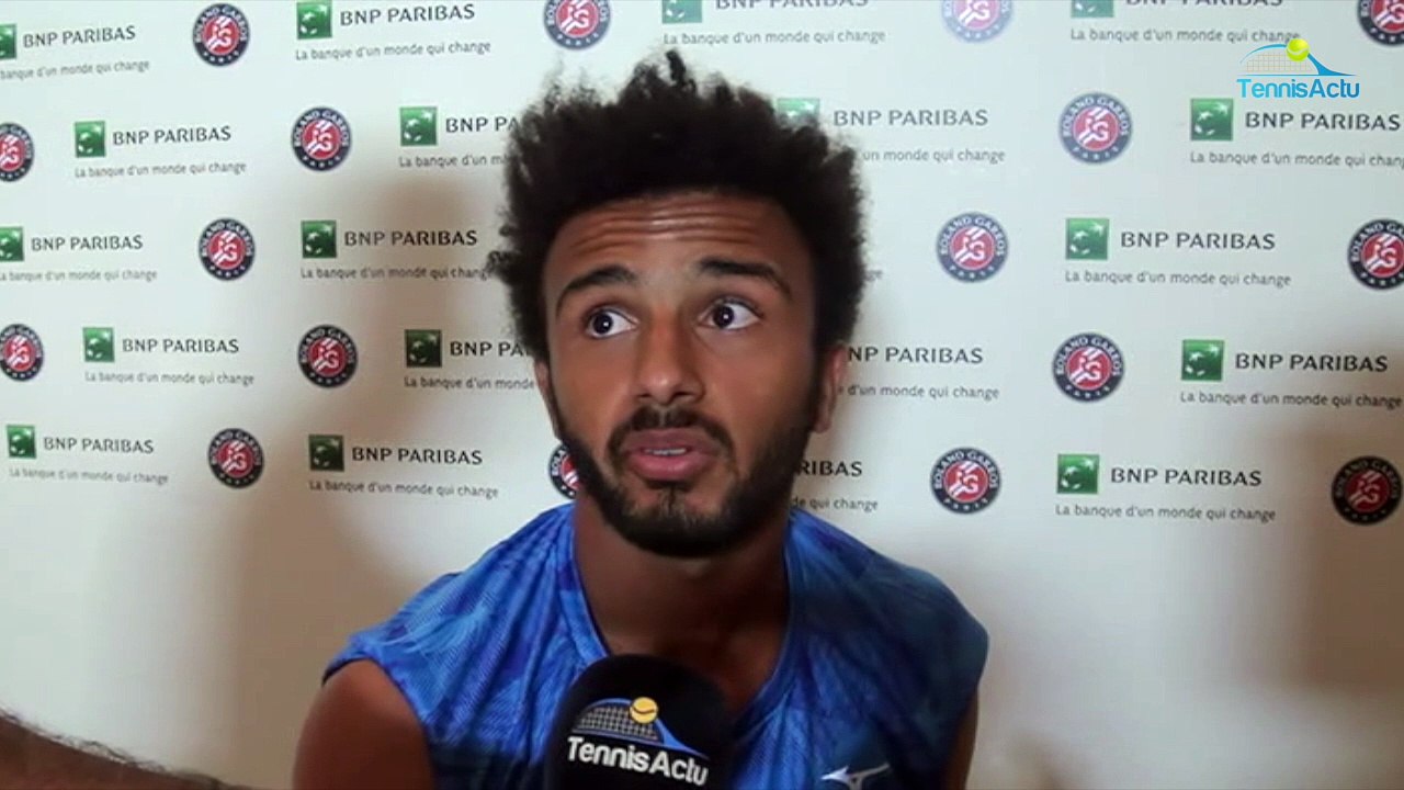 Roland-Garros 2017 - Maxime Hamou avec ses chips devant la presse après "s'être pris une branlée"