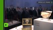 Vladimir Poutine et Emmanuel Macron visitent l’exposition consacrée à Pierre le Grand