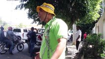 Pastor evangelico se encadena frente al Hospital Infantil