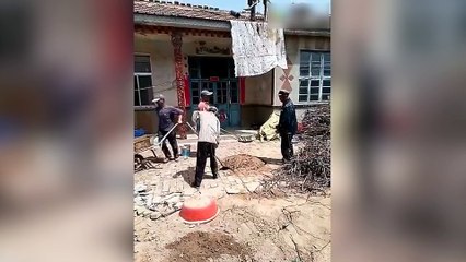 Des maçons chinois au travail !