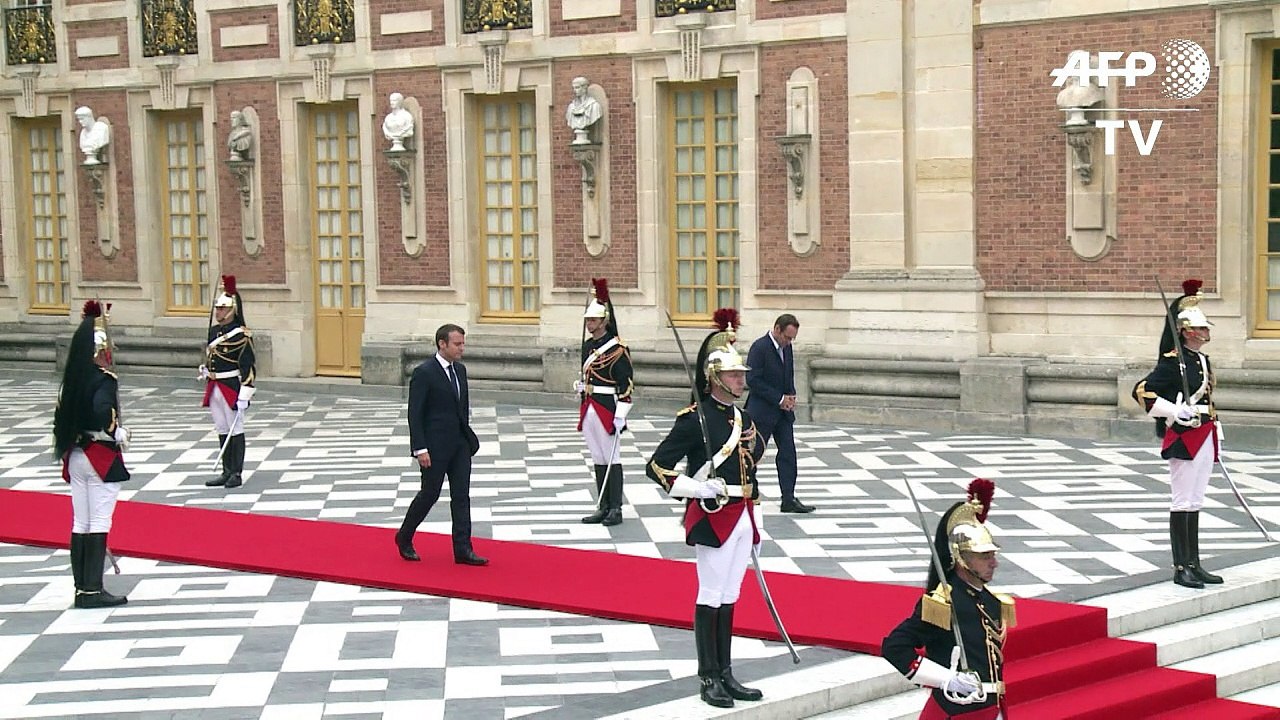 Schwieriges erstes Treffen von Macron und Putin