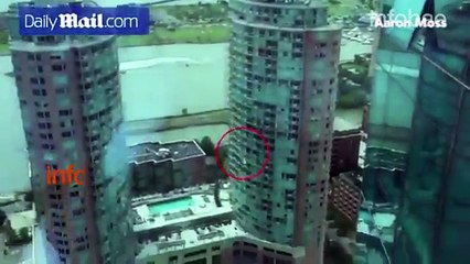 Fallo su paracaídas y fíjate donde fue a caer "Cerquita de la estatua de la libertad"