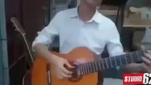 Un chinois qui chante une chanson de Idir '' A VAVA INOUVA ''